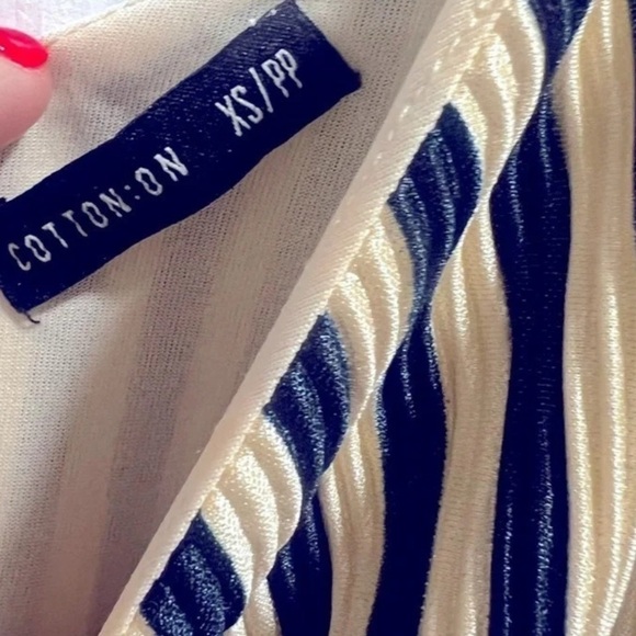 Cotton on navy and cream color pleated crop tank in excellent new condition XS - Picture 3 of 4